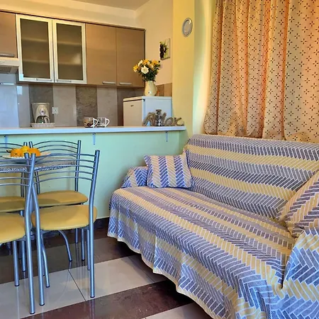 1 By Interhome Apartmán *