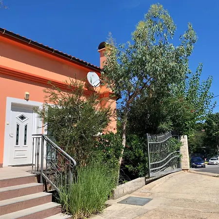 1 By Interhome Apartmán Šilo